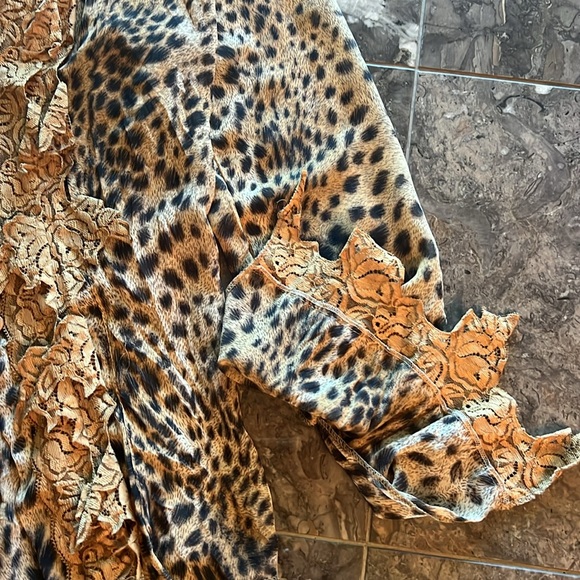 Sandro leopard, cool top with lace going down the front and buttons - Picture 4 of 6